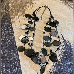 3 chain Necklace that is black and gray